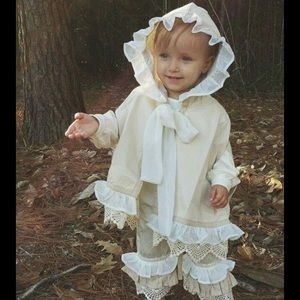 Well dressed wolf lace cape 3T